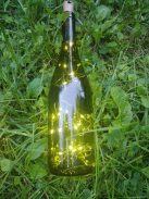 LED Palacklámpás - tömzsibb oliv színű palack - Bordeaux burgundi