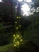 LED Palacklámpás - tömzsibb oliv színű palack - Bordeaux burgundi