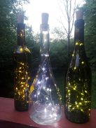LED Palacklámpás - tömzsibb oliv színű palack - Bordeaux burgundi